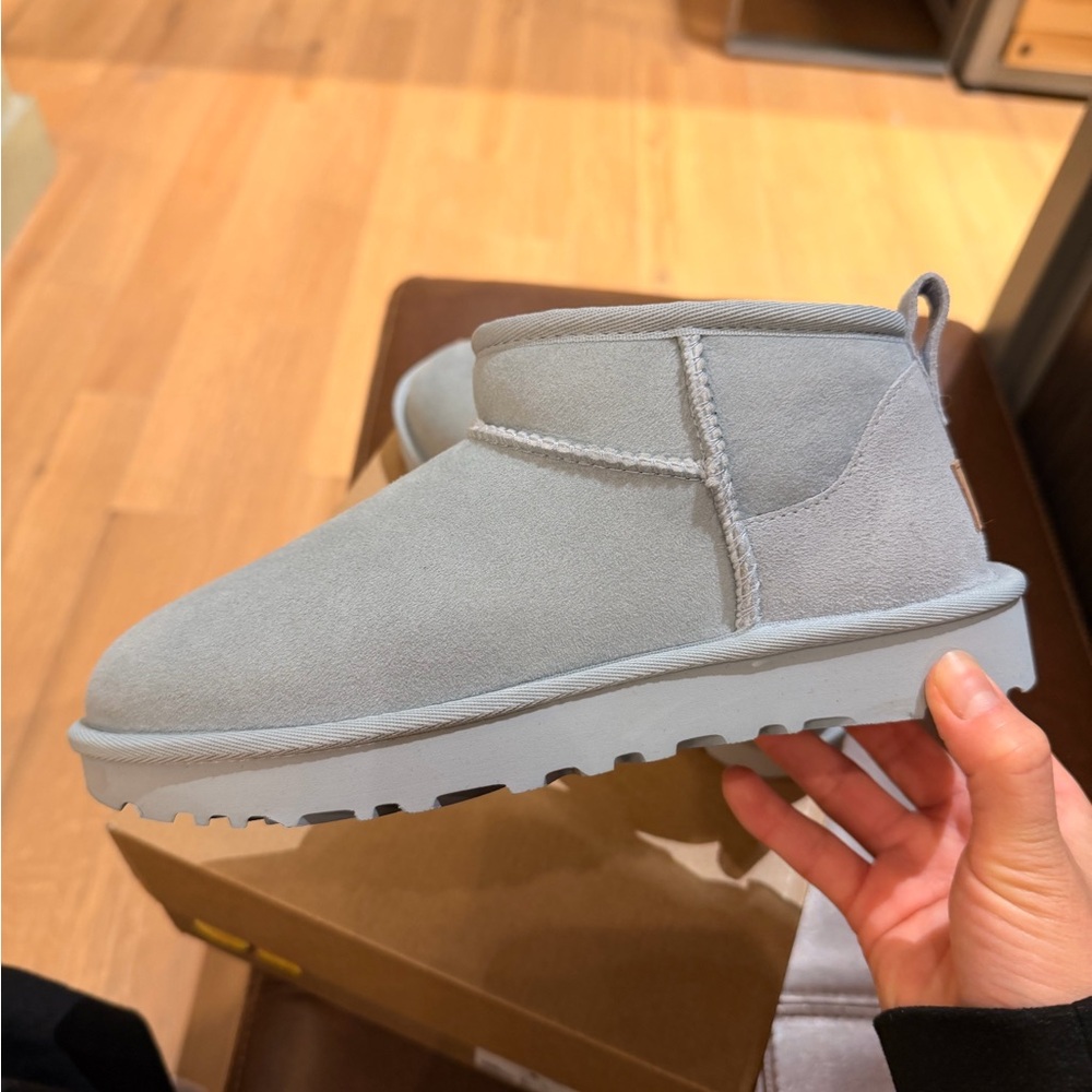 UGG Women's CLASSIC ULTRA MINI Suede Leather Sea Foam US6 New